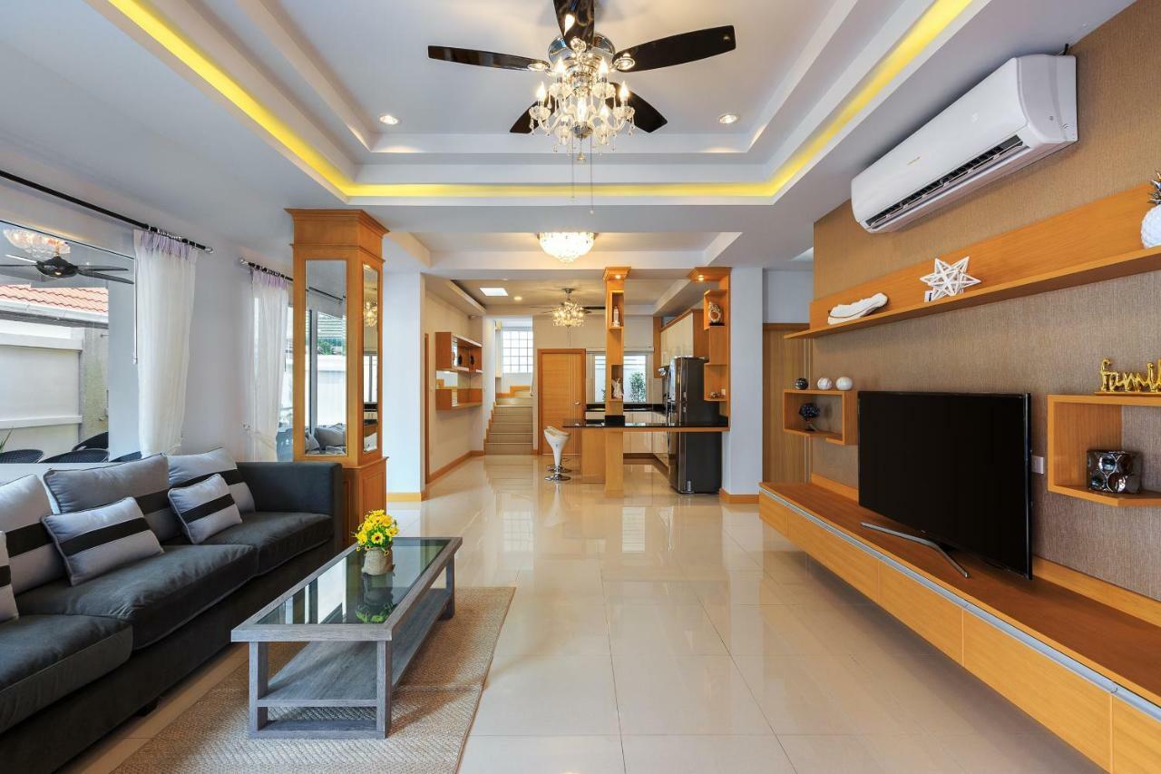 Gala Villa Pattaya Esterno foto