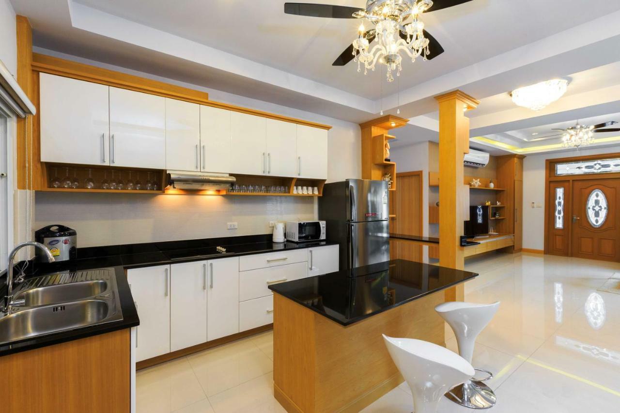 Gala Villa Pattaya Esterno foto